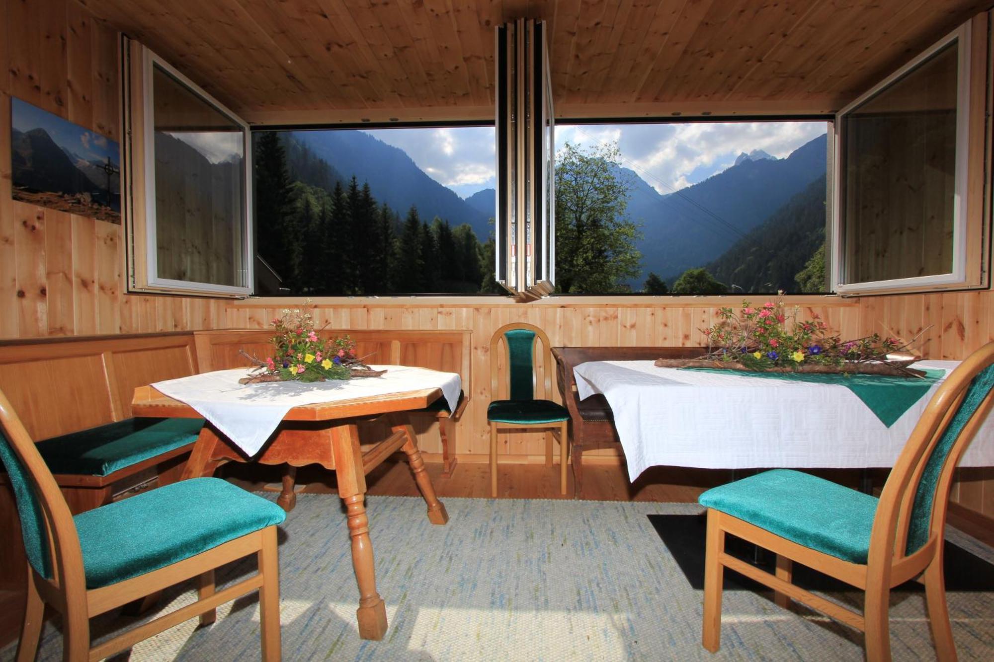 Haus Am Rain Bed & Breakfast Partenen Luaran gambar